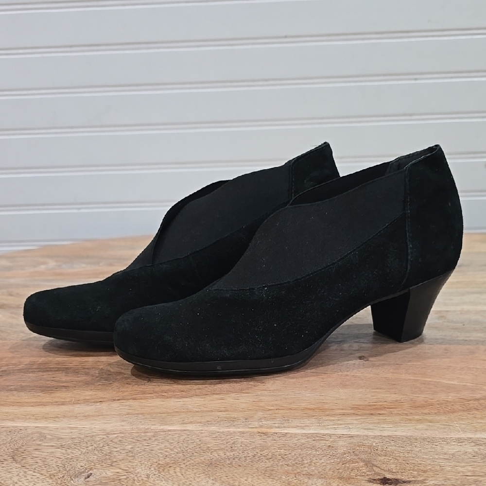 Munro Black Heeled Boots with Chunky Heel